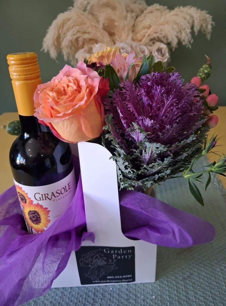 Wine & Flower arrangement Combo Gift